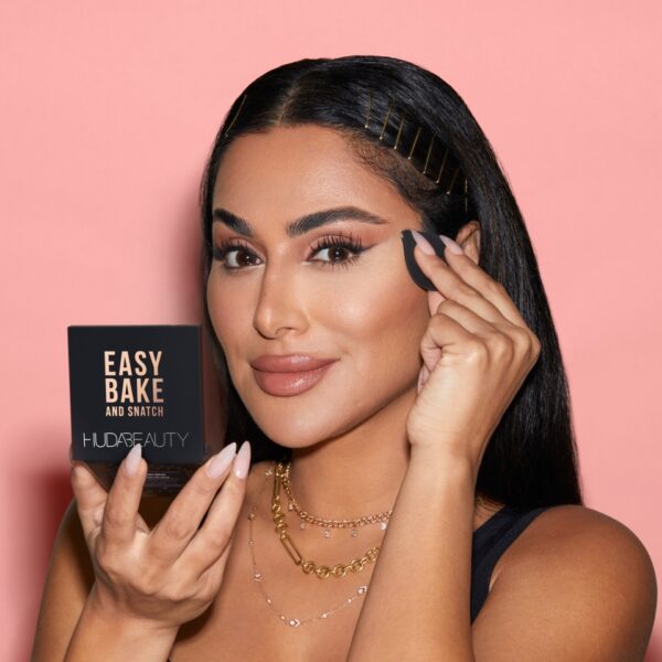 HUDA BEAUTYEasy Bake and Snatch - Pound cake